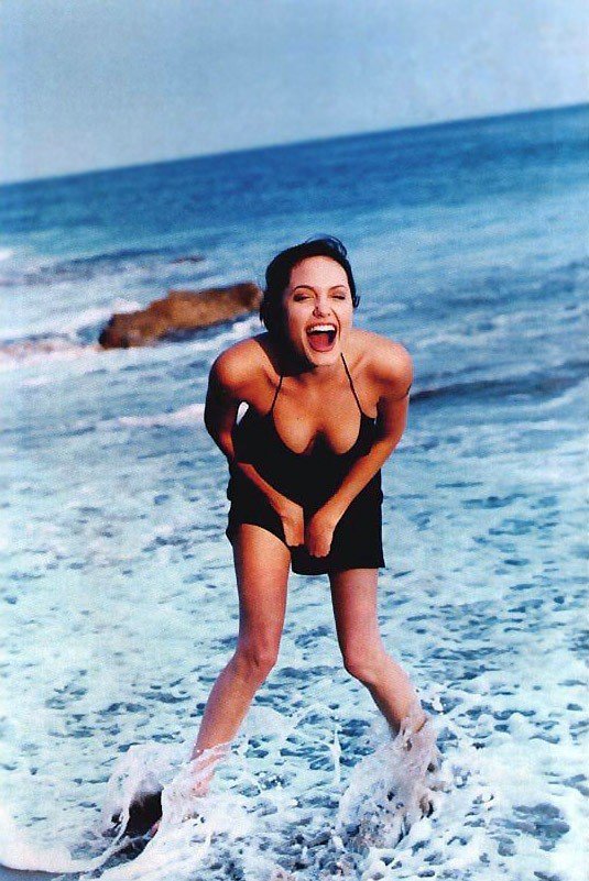 Essa sessão de fotos da Angelina Jolie me traz uma paz... é surreal tamanha...