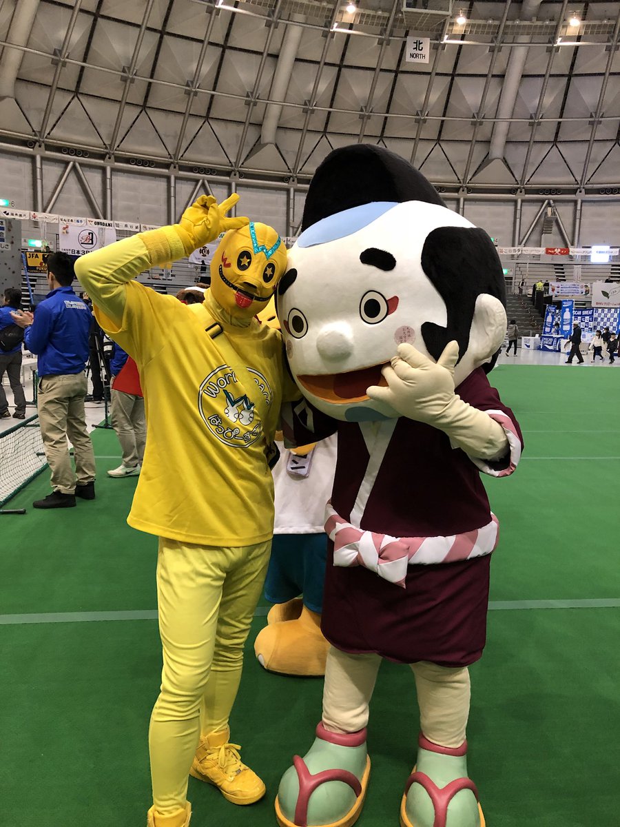 はっぴーすマン 福井県ご当地ヒーロー V Twitter 坂井市にある丸岡城のキャラクター 城丸くん とツーショット 福井 坂井市 丸岡城 ゆるキャラ ご当地キャラ 城丸くん はっぴーすマン はぴりゅうフェスタ