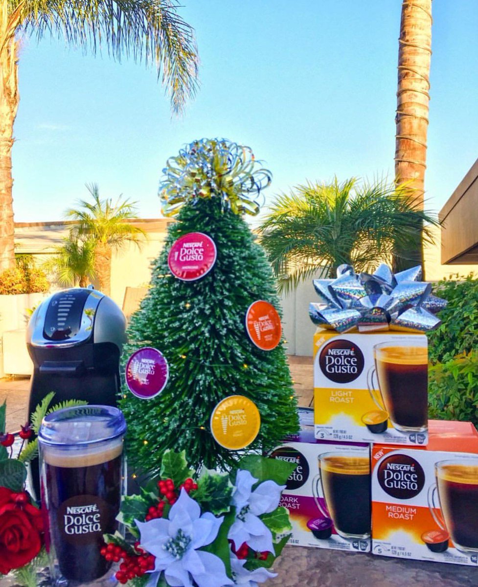 The most Gusto tree that you ever did see! 🎄✨ Don't forget to add your favorite café quality beverages to your holiday wish list 📷| jamiemk13