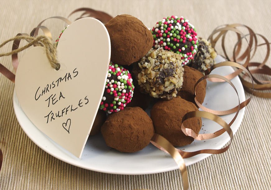Easy to make Christmas Tea chocolate truffles with vegan alternative recipe too! Makes a perfect gift ow.ly/Ufog30h8YBX #christmas #recipe #homemadegift