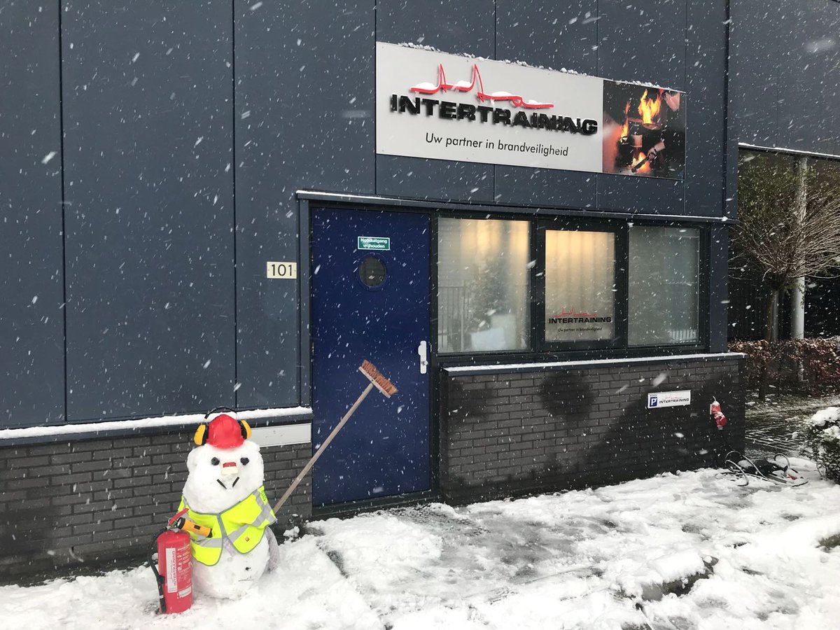 Intertraining's tweet image. Wij weten wel om te gaan met code rood!