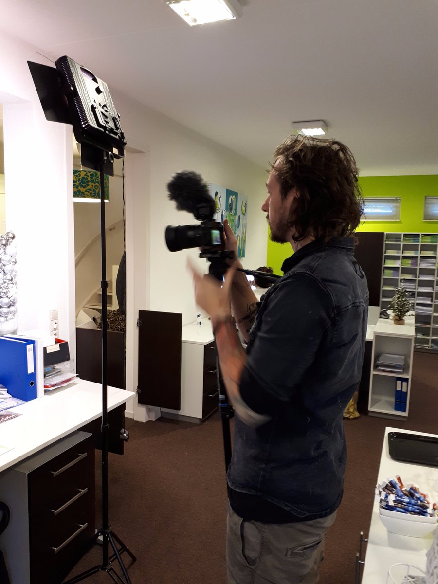De voorbereidingen zijn getroffen met Brian Diks van Ready Steady Video....maar waarvan? Weet jij het? Wordt vervolgd! 😉