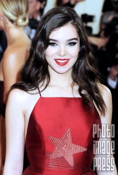 Happy Birthday Wishes going out to Hailee Steinfeld!!!    