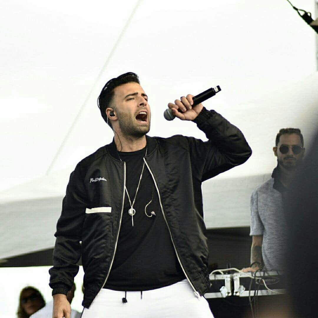 JenFCNapoli's tweet photo. Compartir música desde el fondo del corazón y buena vibra: eso es todo para @jencarlosmusic  #UnidosPorPuertoRico ❤ 
📷 Cortesia Instagram #josyjomaris https://t.co/BtBzNSwTMw