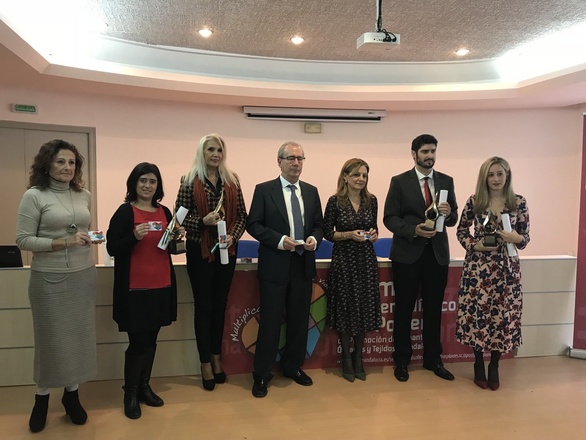 saludand's tweet photo. ➡️ Entregados los Premios Luis Portero de #Periodismo a la Promoción de la Donación de Órganos. ¡Enhorabuena a todos/as! #Donaórganos https://t.co/ojatmBKM61 https://t.co/bCcClvSO4X