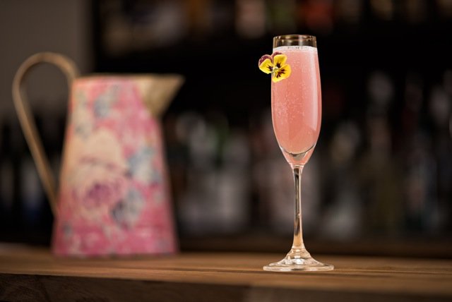For great advice on celebratory drinks for the #festive season, check out <a href="/LCordiglieri/">Luca Cordiglieri</a> <a href="/UKBG_team/">UK Bartenders Guild</a>'s Raise the Bar column on page 21 
bit.ly/SIUXmas17