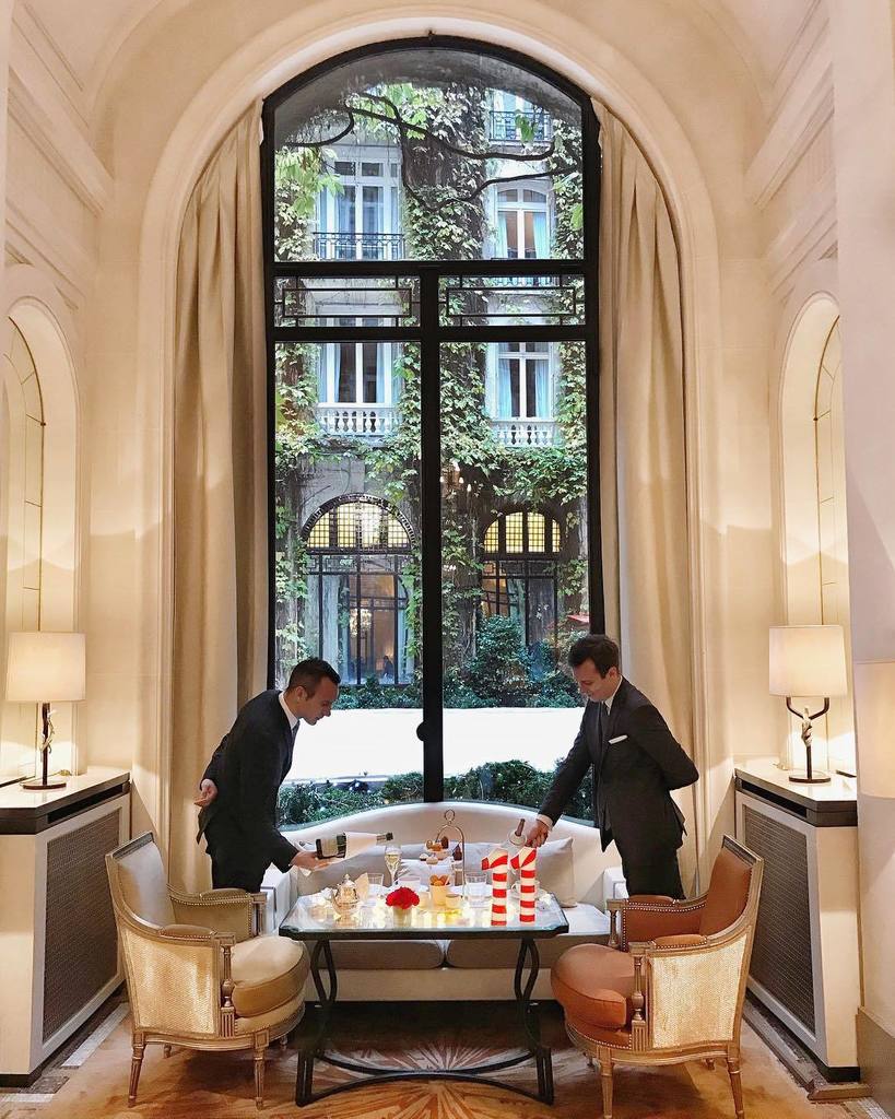 Plaza_Athenee's tweet photo. 14 days to go ✨ Looking for the perfect way to enjoy a taste of Christmas?  Our festive tea time is waiting for you🎄– Today, Matthieu and Etienne, Maîtres d’Hôtel #DCmoments https://t.co/BncPKD4M37