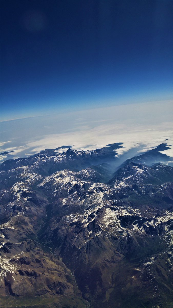 WanderFullBlog's tweet photo. #InternationalMountainDay #FrenchAlps #flightphotos #mountains #alps #France #French #fromtheair #photography #travel #wander #airplanephotos #aerialphotography @flying #snow #clouds #magnificantmountians #airtravel #travelpics
(Images by @jl_musgrave flying over the French Alps) https://t.co/8Aa7jXAEmF