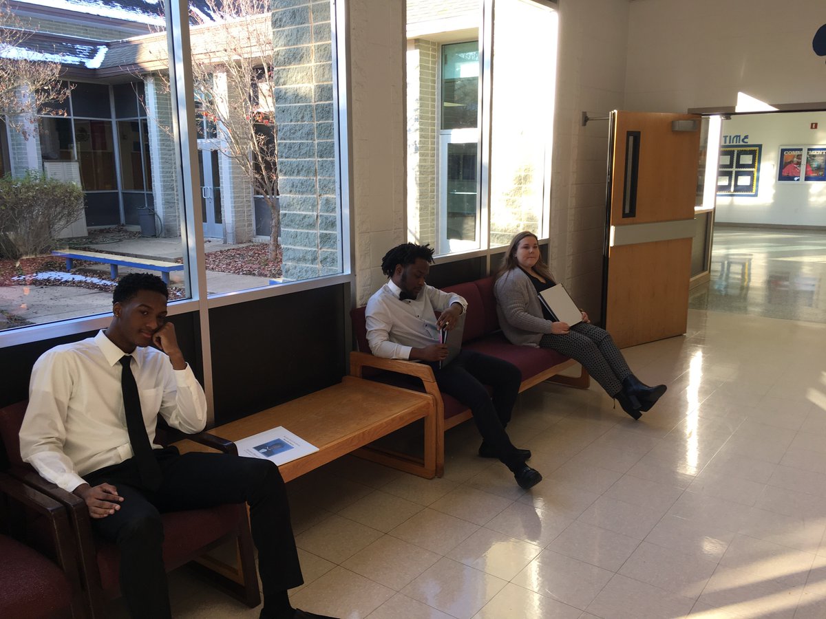 CougarsTSHS's tweet image. Our seniors are ready for the real world! Well almost... great job to #2018 for going through the senior interview process. #cougarpride