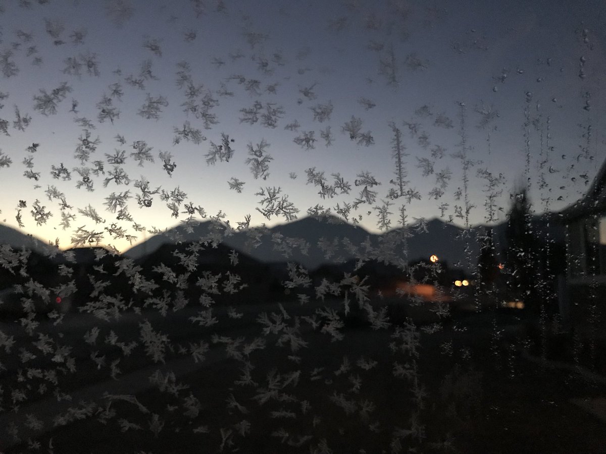 YouTactical's tweet image. Frozen world as I leave for the gym. Clear here but bad fog in SLC. Drive slow!!!