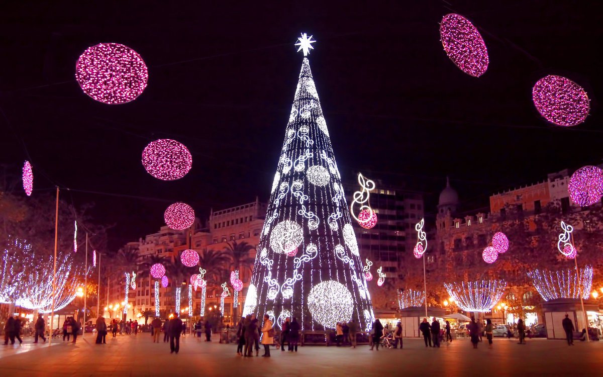 MAPtraveltours's tweet photo. Have you ever wondered how the Christmas season is celebrated in other countries?... Check our Christmas blog post! #MAPTravelBlog  https://t.co/bI2rWcIRdJ https://t.co/2Btp67SItj
