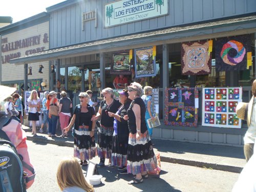 PatchworkTours's tweet image. Patchwork Holidays &amp;amp; Quilt Tours : Check our latest quilt tours and patchwork retreat service at best price, to know more check the link :goo.gl/3NK3sm or call us at 01332 905601.