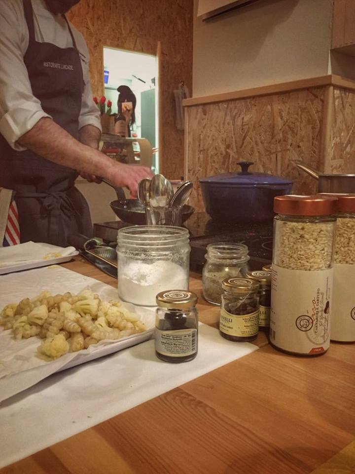 Piatti e fornelli diventano teatro di mille creazioni dall'inconfondibile gusto Trivelli Tartufi.
#TrivelliTartufi #showcooking Picenum Tour