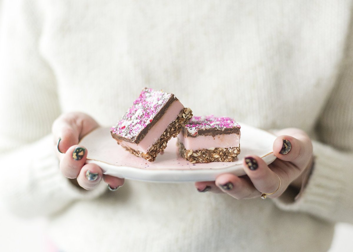 R_A_O_P's tweet photo. Pink peppermint VEGAN Nanaimo bars? Yes please! #whatveganseat #eatyourpastels #holidayrecipe #rawbaking https://t.co/GLu1npvfjc https://t.co/6LKSChz6zW