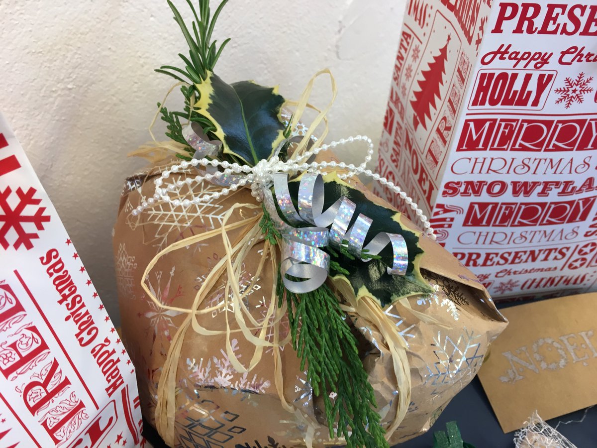 SomersetLib's tweet photo. More crafty goings on at #ChardLibrary. Today it was super giftwrapping with a difference. https://t.co/12bKM0deY3