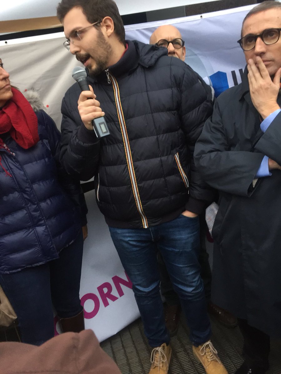 lmari82's tweet photo. Valerio, rete Link al presidio #antifascista: “è dalle università che deve partire la trasmissione dei valori antifascisti” https://t.co/EGCKAcvvzh