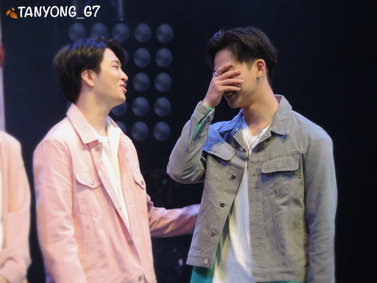 TanYonG_G7's tweet photo. มันอดไม่ได้ คนมันขี้ชิปเนาะ ☺️😅😂 #2jae #youngjae #jb #GOT7 https://t.co/yjrIWIKM4B
