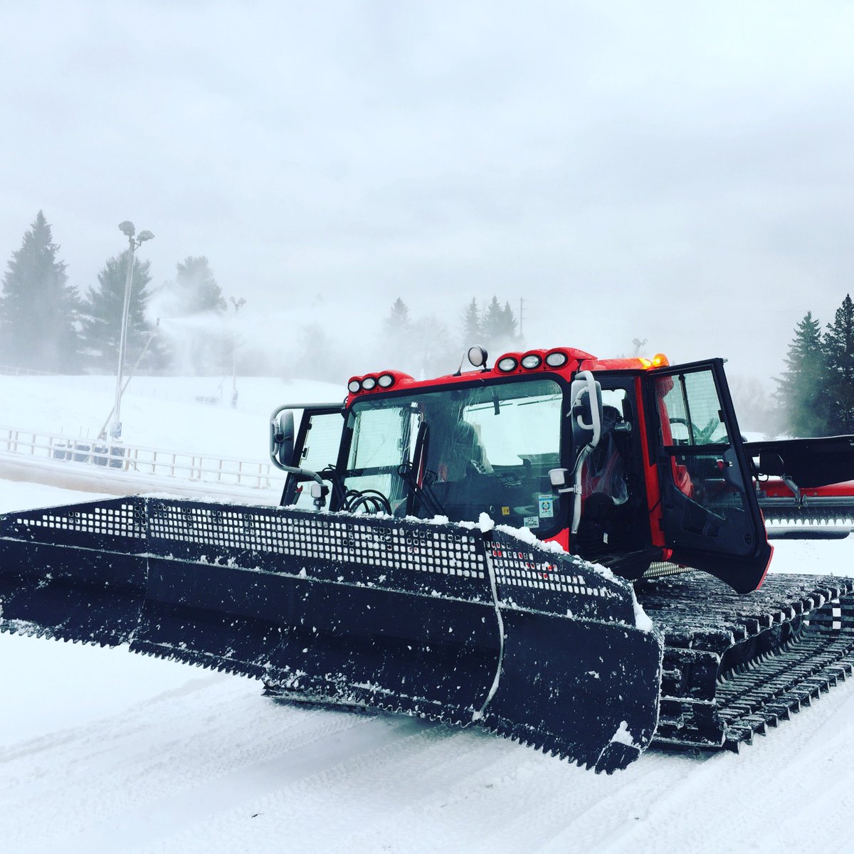 glen_eden's tweet photo. The snow maker and groomers have been hard at work making it snow this past weekend. Winter is almost here! #myge #geparks #gleneden https://t.co/BmxuWPSa21