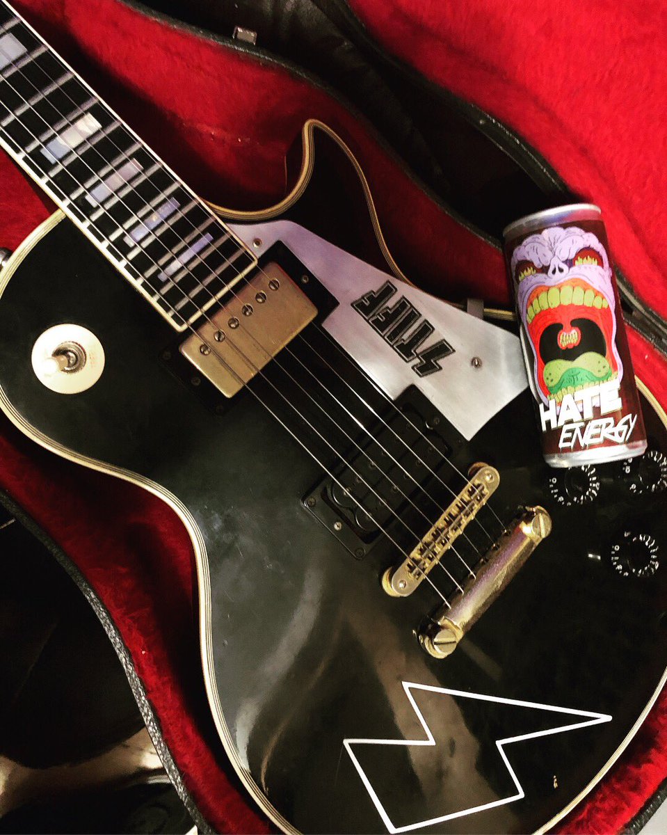 TheFillIns's tweet photo. Hit up #fithmanstudios over the weekend, prepping for some new tunes for 2018! Live dates to be posted soon! Brought to you by @HateEnergyDrink 
#hateenergy #hateenergydrink #twitfromthepit #newmusic #recordingsession #thefillins https://t.co/0icGlP6kRb