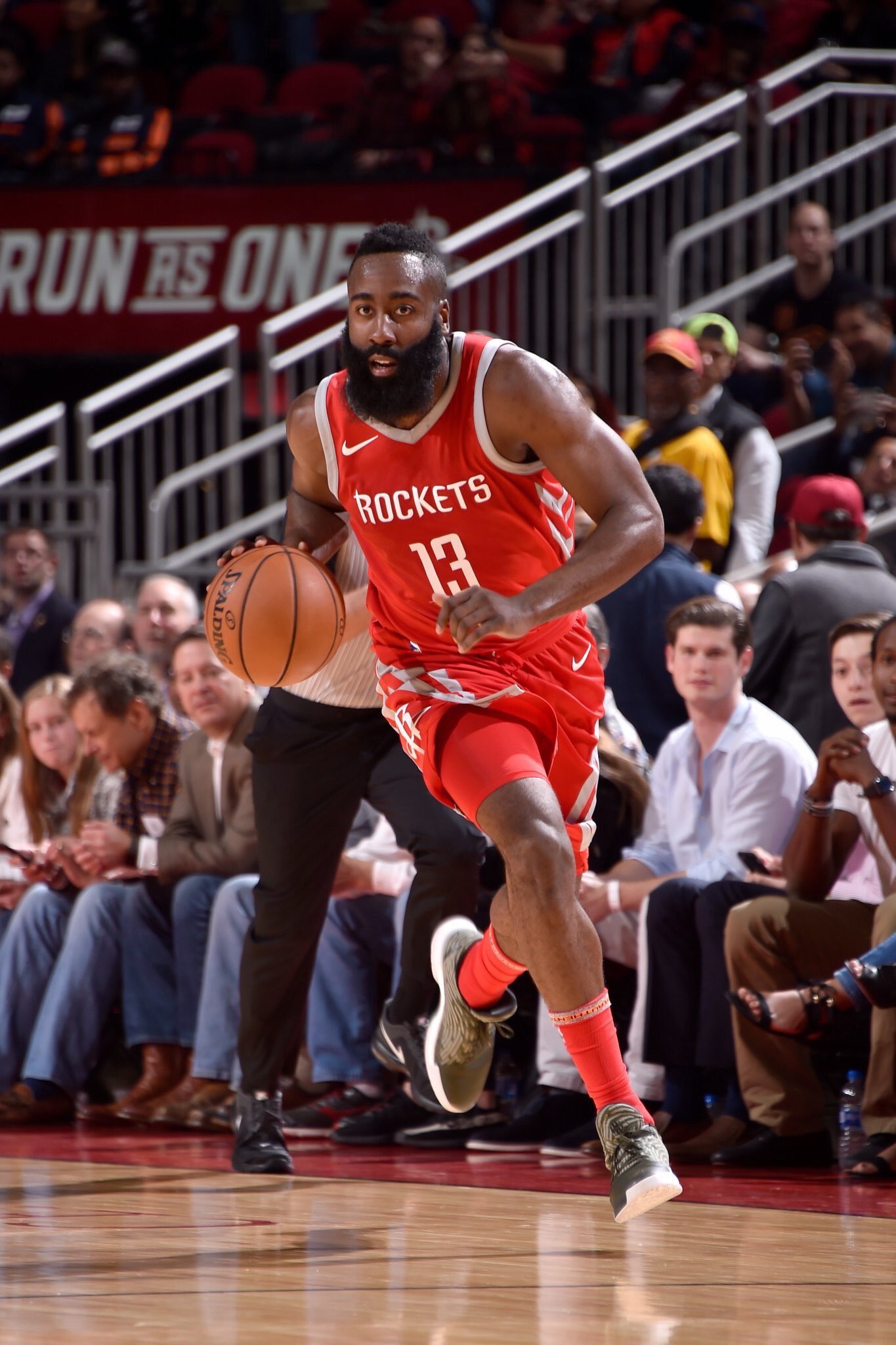 ট ইট র 510のnba James Harden 13 Sg Hou ジェームズ ハーデン Nbaのトッププレイヤーの1人 元okcだが移籍後才能が爆発 クラッチの決定力と圧倒的ドリブル力はnba随一 今はcp3とともにhouは連勝中 バスケとストリップ