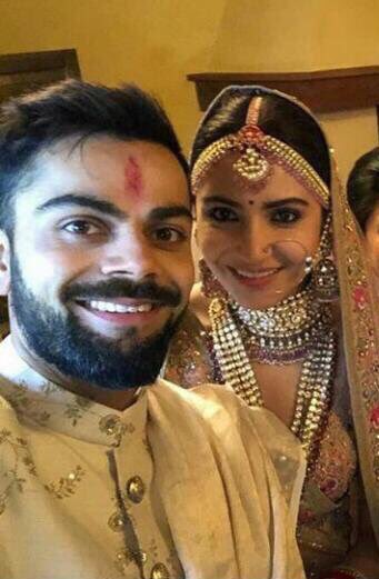  @AnushkaSharma &  @imVkohli with family   #VirushkaWEDDING