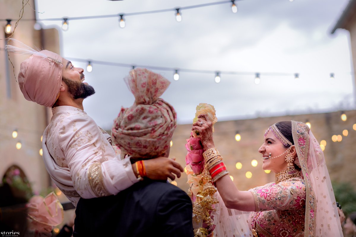 Virat Kohli And Anushka Sharma Wish Happy And Prosperous Happy New Year To Their Fans