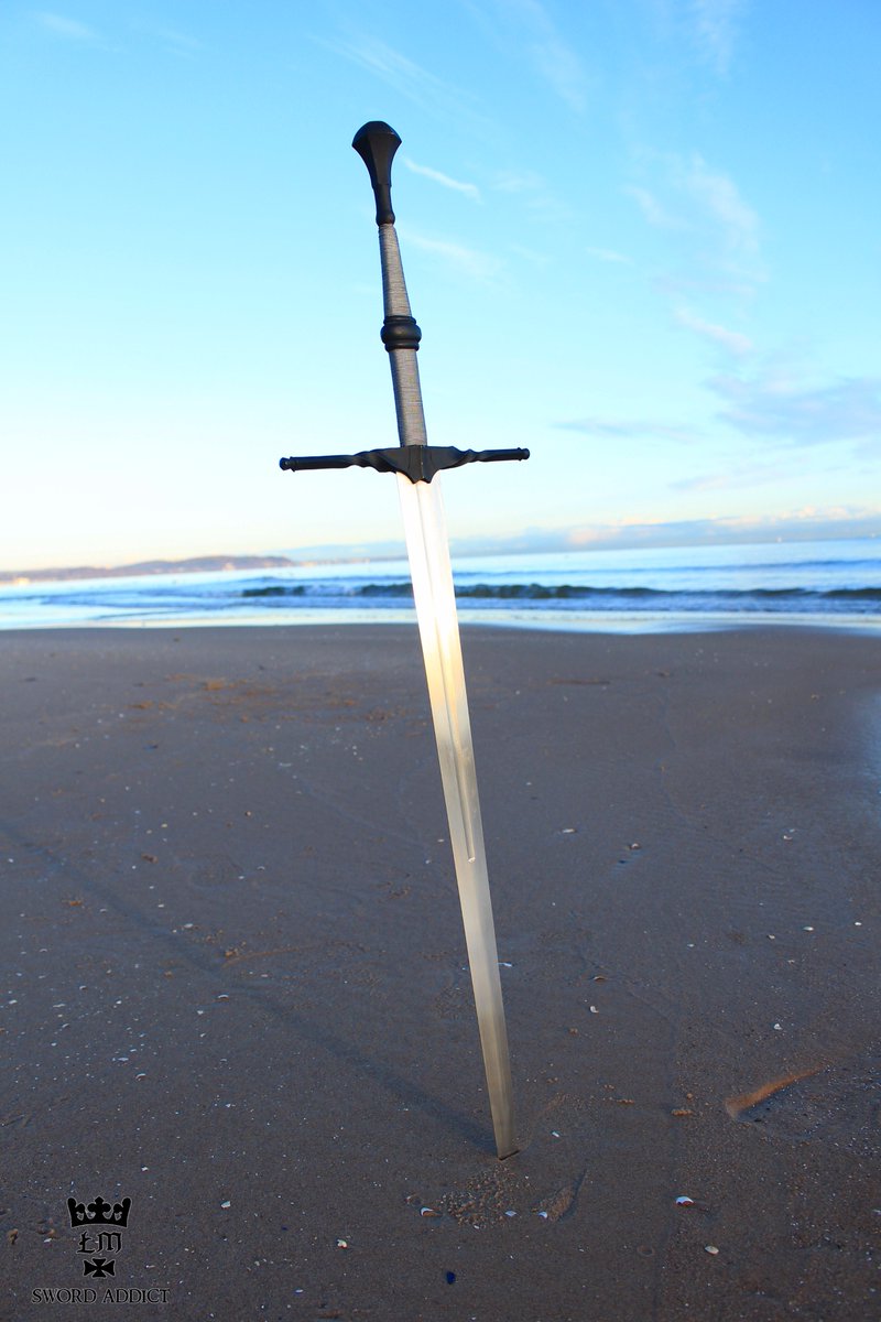 thewitcher's tweet image. Sword forged by Sword Addict (facebook.com/swordaddict/) in cooperation with Kuźnia Wilkowo (facebook.com/kuzniawilkowo/)