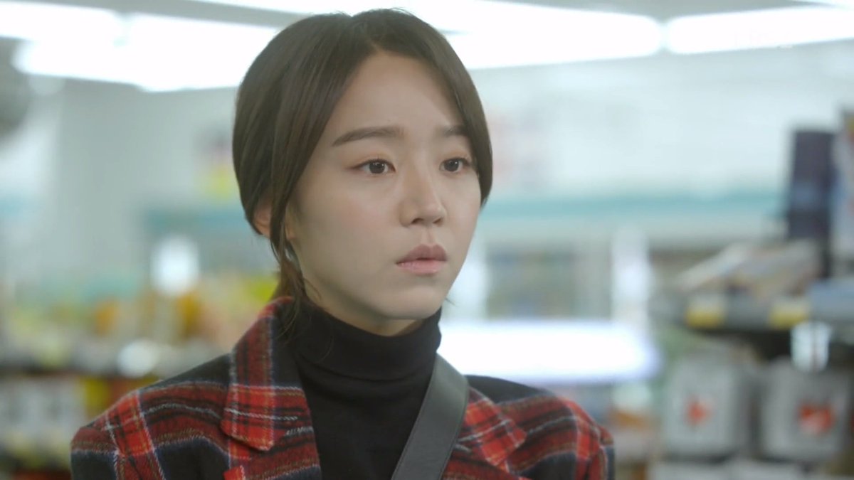 idolwear's tweet photo. #ShinHyeSun wore #FLEAMADONNA #checkcoat 👉https://t.co/HLqH4oYmsm in #MyGoldenLife ep29 when she was having cup noodie in a convenient store then #ParkSiHoo showed up https://t.co/p63rL9eF7y