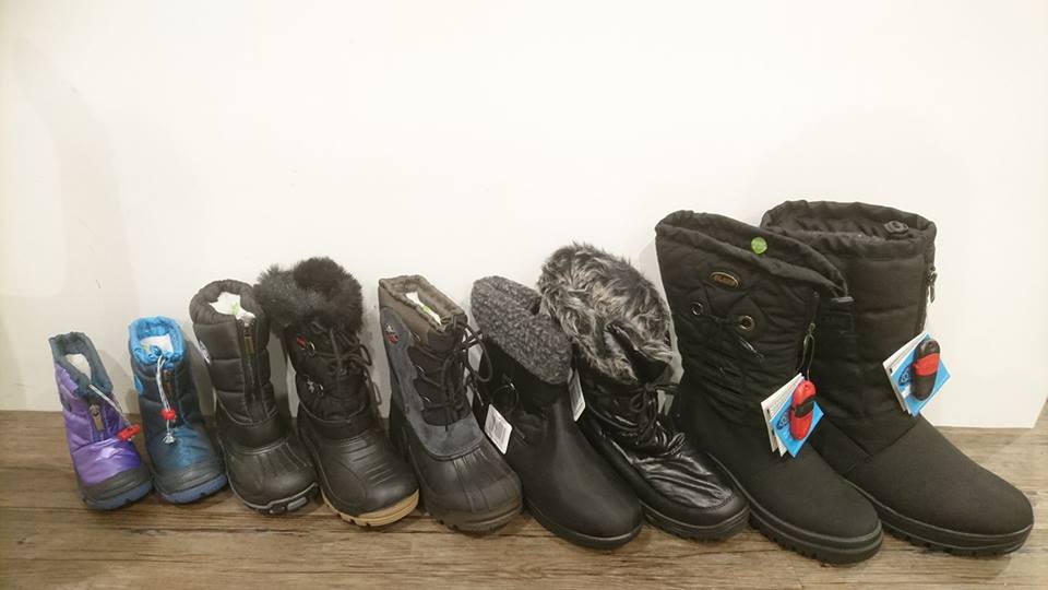 Wat een sneeuw, maar met een paar snowboots kun jij toch lekker op pad! Bestel jouw paar Online of kom langs in één van onze winkels. vedderschoenen.nl/snowboots-rege…