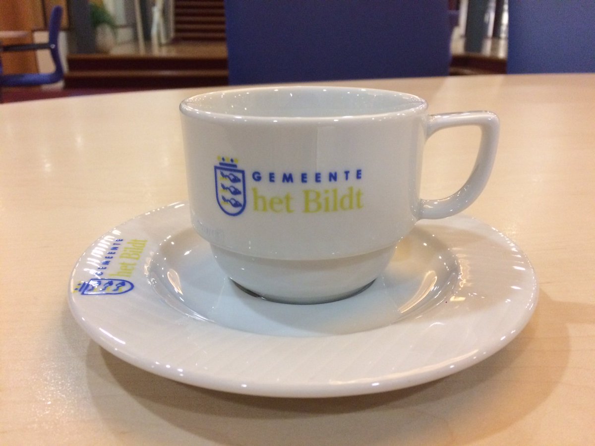 Gem_het_Bildt's tweet photo. Graag een Bildts 'kop-en-pântsy' hebben? Vanaf volgende week op te halen in het gemeentehuis tijdens openingstijden. Maximaal 1 per persoon en op=op! https://t.co/A6ZTNr3fVE