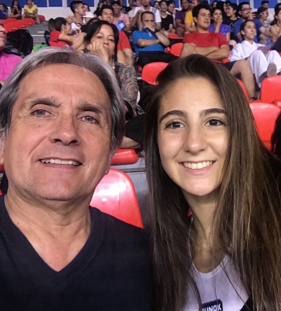 La joven <a href="/ValeentinaToro/">Valentina Toro</a> , de 17 años, obtuvo los títulos de campeona nacional Sub 21 y Adulta en Karate. Es de esas deportista que marcan la diferencia en el cómo viven su deporte. Así, es lógico pensar que seguirán los éxitos. Posibles auspiciadores, Valentina es de verdad.
