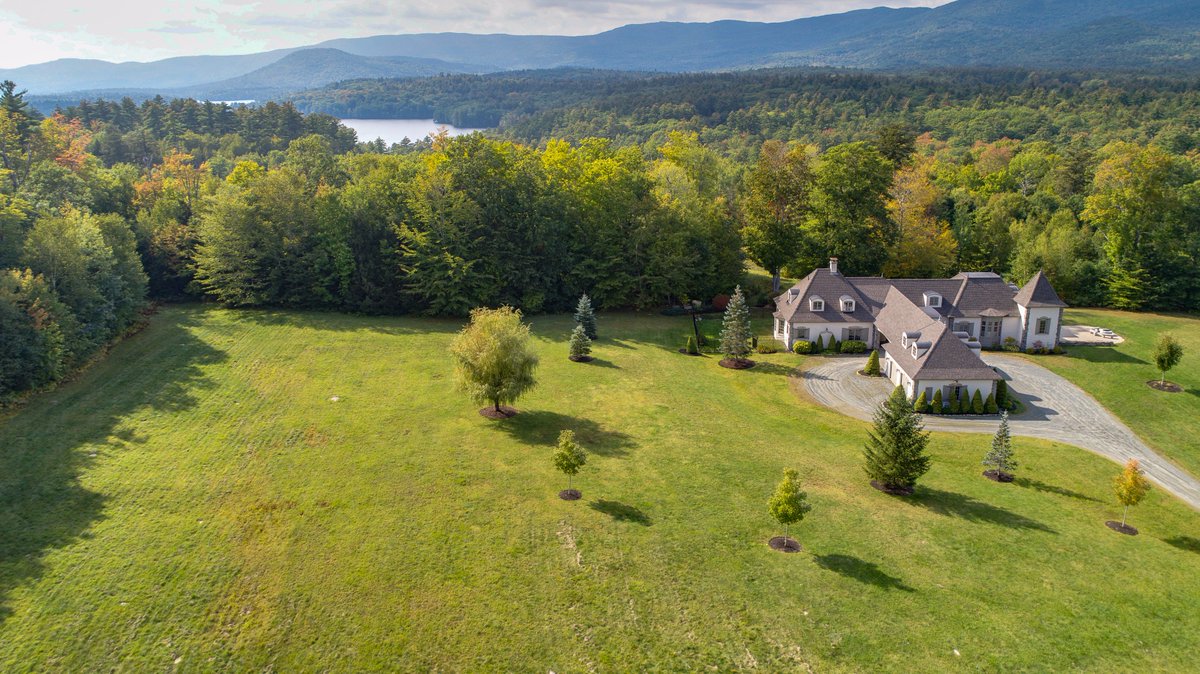DowRealtyGroup's tweet photo. Exceptionally crafted, French farmhouse inspired masterpiece built with the finest quality materials and surrounded by mountains. https://t.co/oFqniuJ2oZ 

#homesforsale #SandwichNH #FarmHouse #NHrealestate #NHlistings #adamdow.com #kellerwilliams https://t.co/vxLoknoZyt