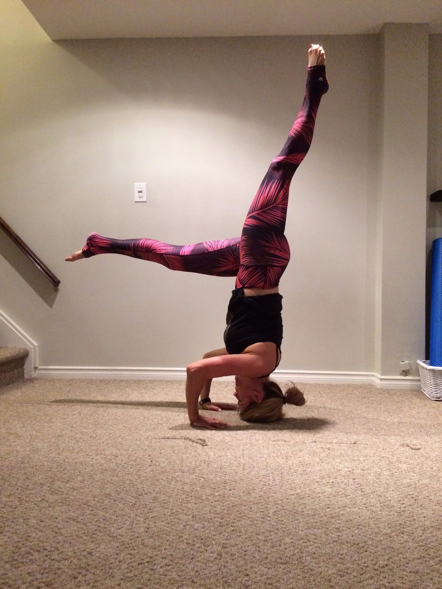 CharRoseYoga's tweet photo. Upside down loving on a Monday! #myinnerfire #innerfireluminary pants: @innerfirelife #headstandnation #invertyourself #yogamama #yogaallday #iyogasohard #yogisoftwitter https://t.co/qKDzUh0pnU
