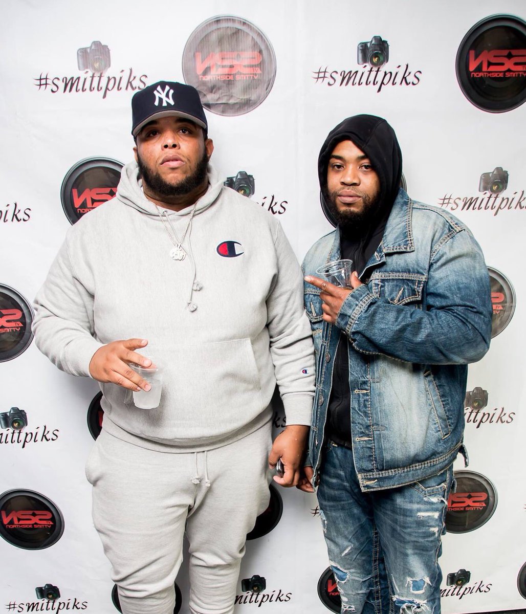BIGOOH's tweet photo. a Couple Friday's Ago & All Dat --> Slick™ x Rae Dog ( 📸by : @NorthsideSmitty ) #RIPYoungFarr 🙏🏾💯👑💯 https://t.co/XVCJmqI4Mr
