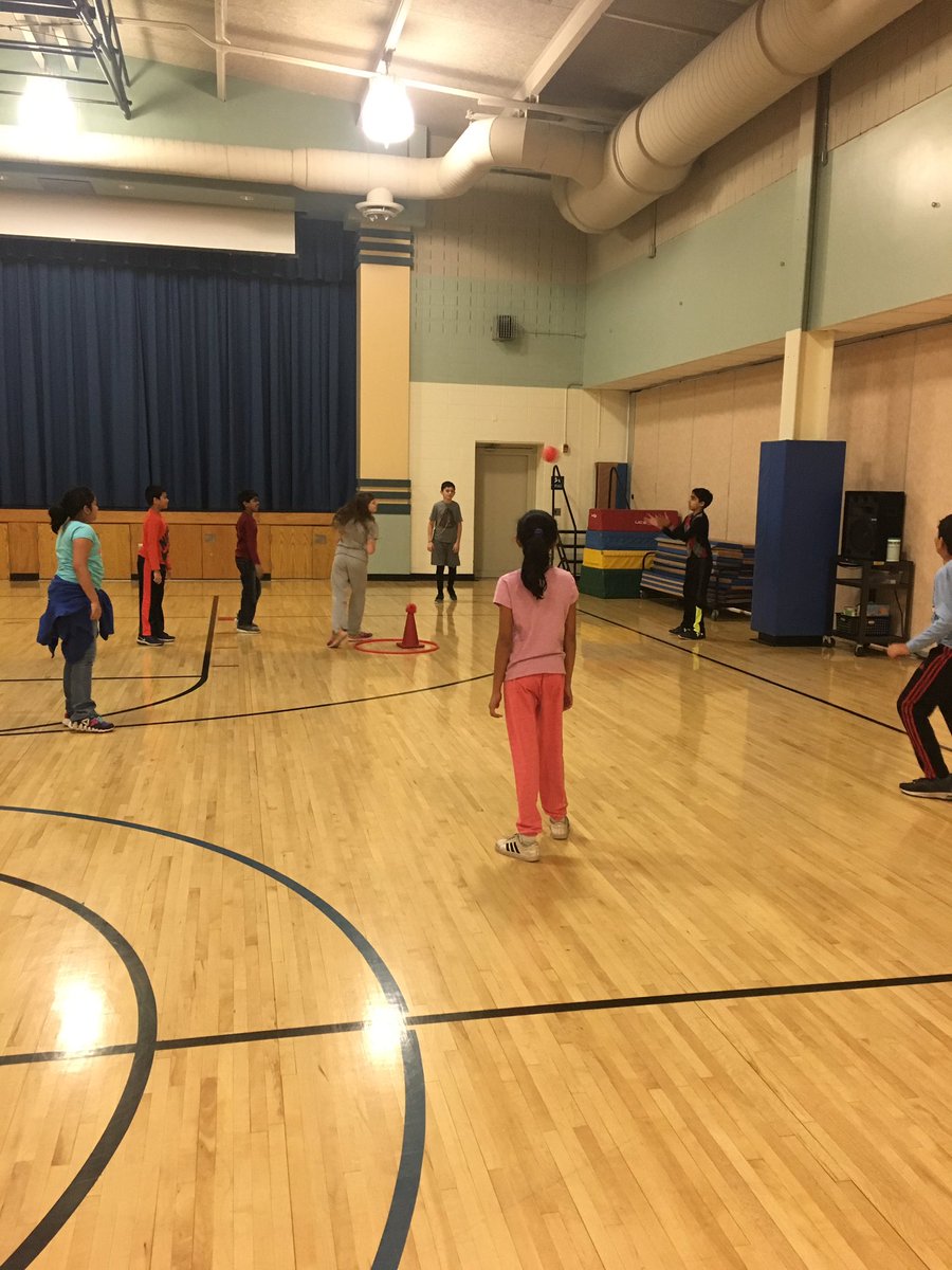 BA_physed's tweet photo. New game! "Cone Attack" thanks to @responsivePE and Eric for the idea ... kids loved it! @johnhardingsb @SBSDBA https://t.co/RfYGlLlGkQ