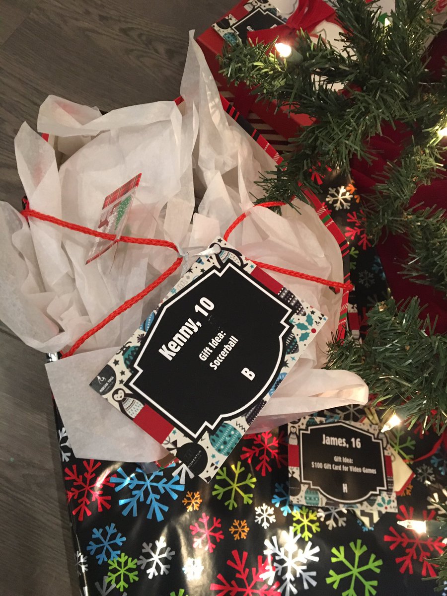 MomentumHamONT's tweet image. Please remember to bring back your Karma Tree gifts by THIS FRIDAY to any Momentum or @mokshahamilton location with the tag securely attached. The children from the @BGCHamilton will be so thankful when they open their gifts!