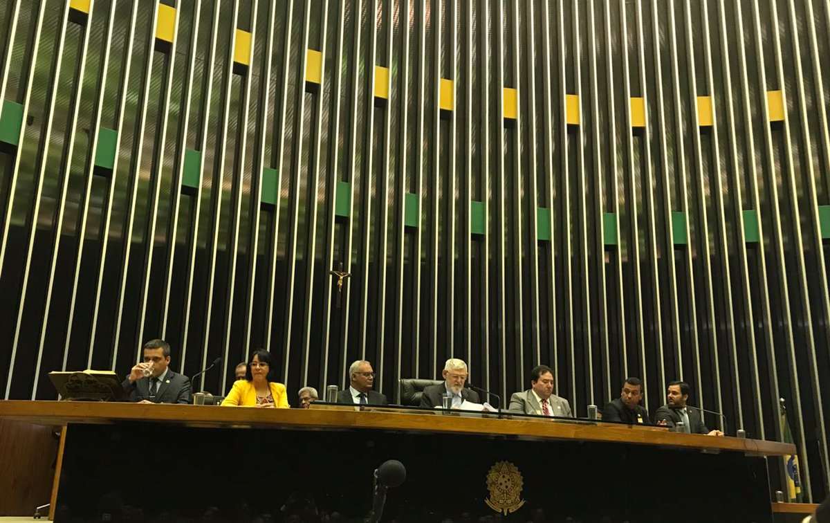 pcientificapr's tweet photo. Presidente do Conselho Nacional de Perícia discursa sobre o trabalho pericial em Plenário Nacional - https://t.co/JQ4SQoSywV https://t.co/adIAlF4U18