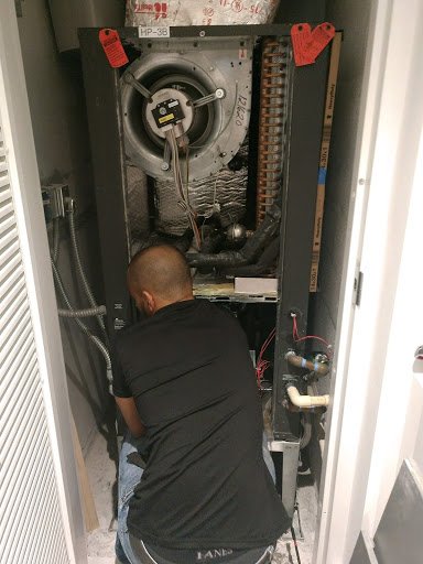 GetMoCool's tweet image. Good Morning! One of our tech's starting the day right and working to fix an AC unit
#southflorida #hvac #Monday #f4f #follow #like #like4like #Miami #airconditioning #ac #cool #bocaraton #keybiscayne #hvaclife