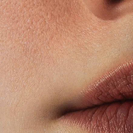 アップの写真では本物にしか見えないw男性が描く女性の「絵」に注目！