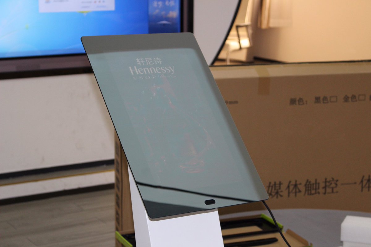 Alexsunaa's tweet image. Do you need a smart mirror dress up your life (it is not only a mirror ,but also a big size phone and a PC )