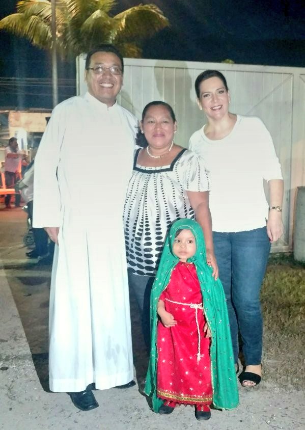 AdrianaTeissier's tweet photo. Gracias padre Juan José Soto por la invitación a compartir con los Cozumeleños momentos de fervor a nuestra madre Santísima la virgen María, que mejor que formentar en los niños nuestra cultura y tradiciones. https://t.co/UeZWxsKLHr