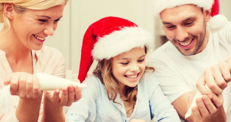 dsaunders's tweet image. Holidays are a colorful and fun time! If you'll be cooking with your kiddos, check out these safety tips. #entry - sot.ag/74xFf