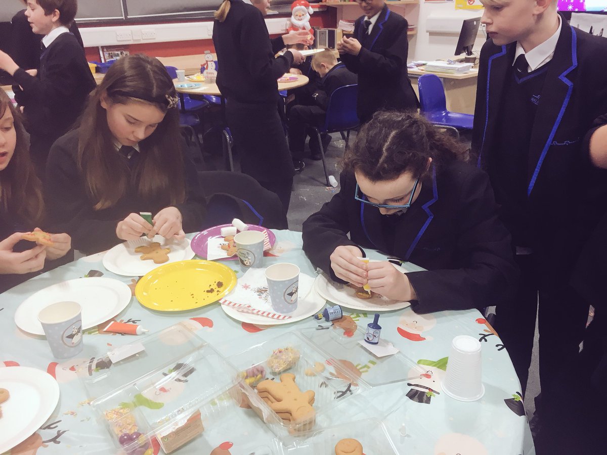 Walbottle_Mfl's tweet photo. Cookie decorating, crafts and games at the Y7 VIP party tonight!🎉 @walbottlecampus  #mfl #reward #party #christmas https://t.co/dTb7Dh6cvh