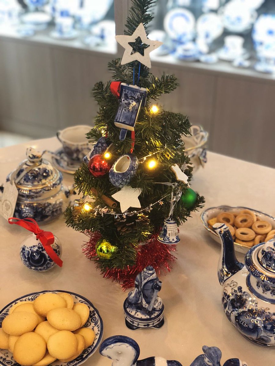 Ёлка и Гжель
#gzhel #newgzhel #гжель #новаягжель #годсобаки 
#новогоднийшар #шаргжель #newyear #елка #шкатулкаелка 
#дедморозгжель #шкатулкагжель #сервизгжель #дедморозгжель #игрушкигжель #игрушкинаелку