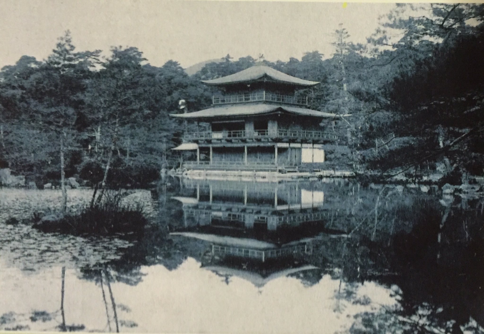 うじじ 鹿苑寺 金閣 ろくおんじ 金閣寺 燃える前の金閣 相国寺境外子院 明治時代には何度か造作をやり替えている 西陣織 の金閣 2代目金閣 金箔張り替え前 うじじ 鹿苑寺 金閣 ろくおんじ 金閣寺 燃える前の金閣 相国寺境外子院 明治時代には何度か造作をやり替えている 西陣織 の金閣 2代目金閣 金箔張り替え前