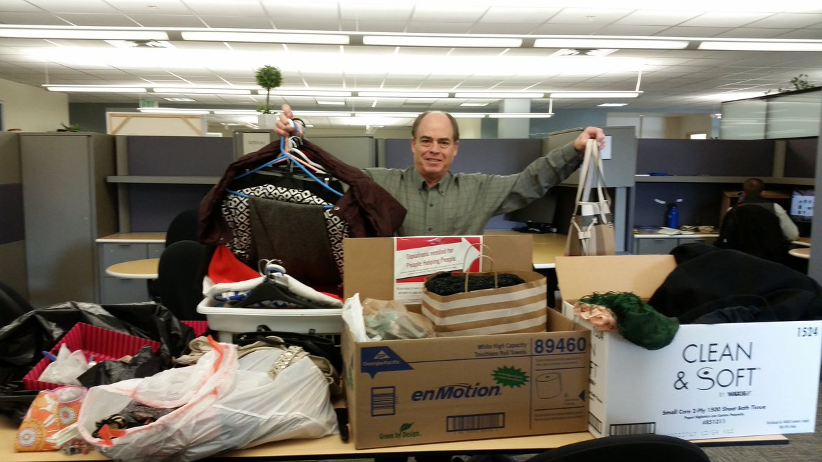 DavidMBresnahan's tweet photo. Here I am with all the stuff we gathered at my office for the single moms. Thanks so much for the neighbors who kindly helped out with this great project to help ladies who are trying to improve their job or their home-based business. #LightTheWorld #SharingForGood #Thanks! https://t.co/6zJlUTn0fW