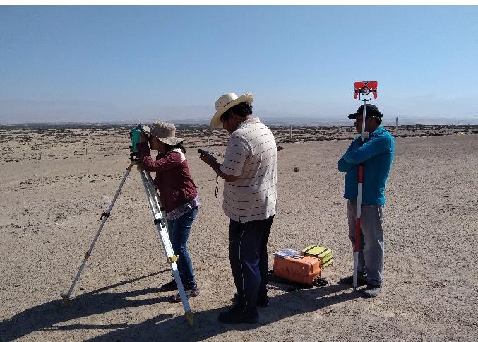 fapperu's tweet image. 🛩 #LaFuerzaDeTodosLosPeruanos 🚁
@Muni_Tacna apoyó al Destacamento Aéreo de Tacna #DATAC con el levantamiento topográfico de los terrenos #FAP. 
Más información en: goo.gl/jMWuGP