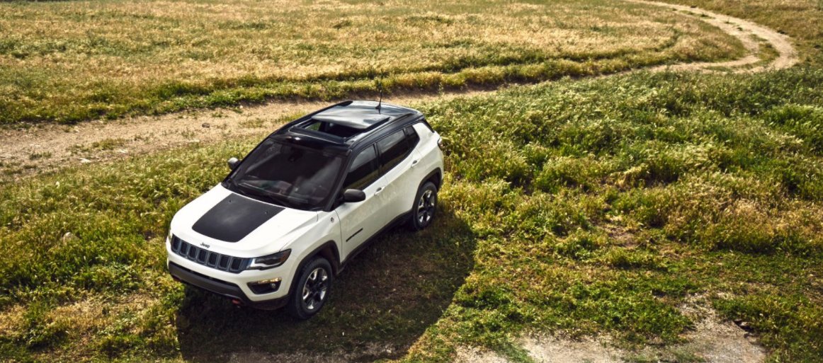 1stChrysler's tweet photo. Make any trip a bit more comfortable with the state of the art and versatile #2018 #Jeep Compass! https://t.co/5TQW5cys25