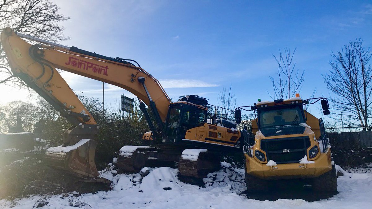 JoinpointUK's tweet photo. SNOW DAY! βοΈβοΈ #JS220 #BELL30E @JCBmachines @bell_equipment https://t.co/5AquiJQNyW