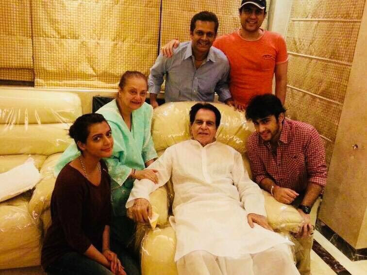 MaharishiAazaad's tweet image. Wishing the best wishes from Bombay Talkies, Aazaad and Team Aazaad on the birthday of acting Emperor #Dilip_Kumar ji. With the blessings of the living legend on his birthday last year, we had started creating #RASHTRAPUTRA
#Aazaad #Azad #TheBombayTalkiesStudios #AzadiWithAazaad